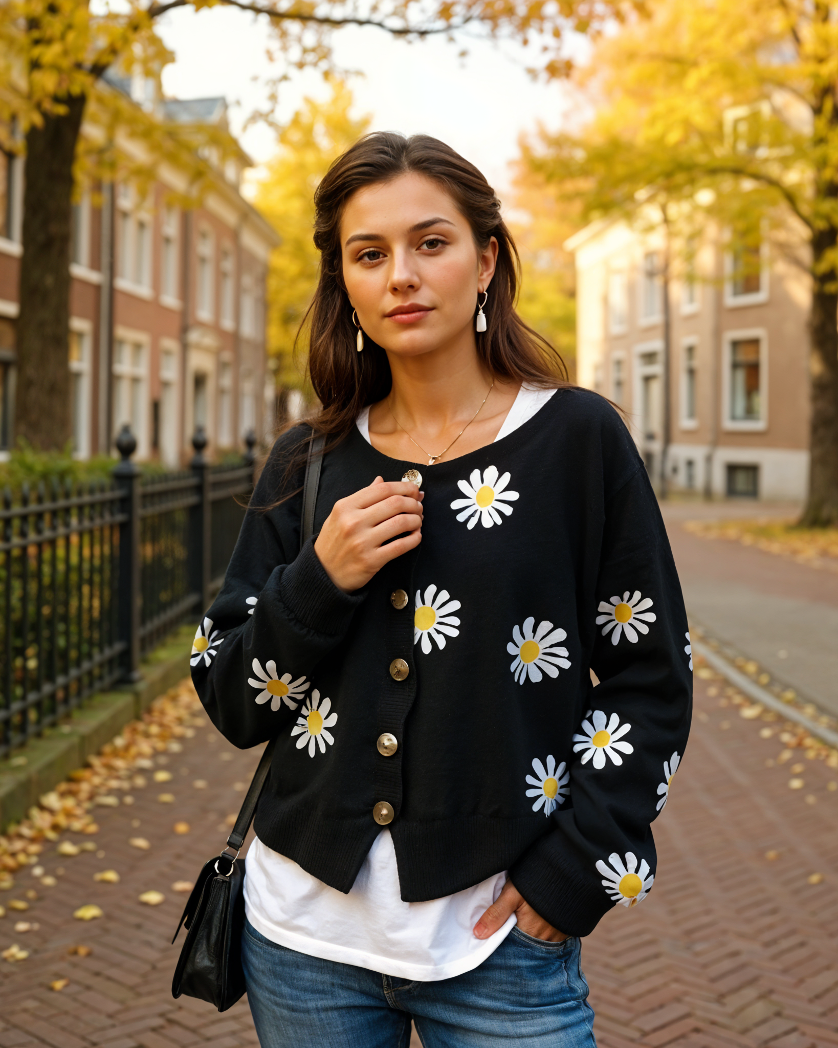 Yuna | Stijlvol Gebreid Damesvest met Knopen en Bloemenpatroon